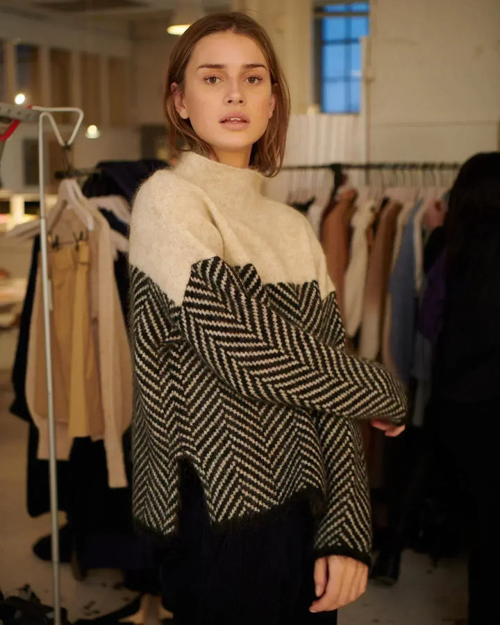 Agathe | Classic Turtleneck Sweater
